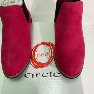 Red Circle Fuchsia  Suede Pullon Ankle Bootie Flat HeelRubber Sole 7 NEW
